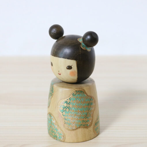 Chiya Tomidokoro Kokeshi Doll Sui Left