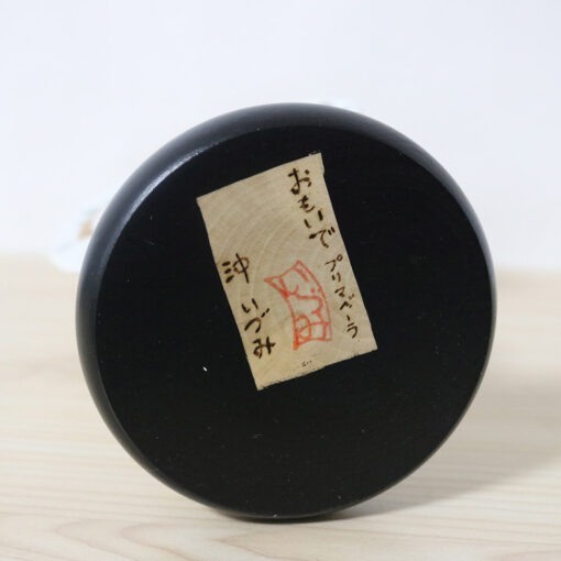 Oki Izumi Creative Kokeshi Omoide Primavera Signature