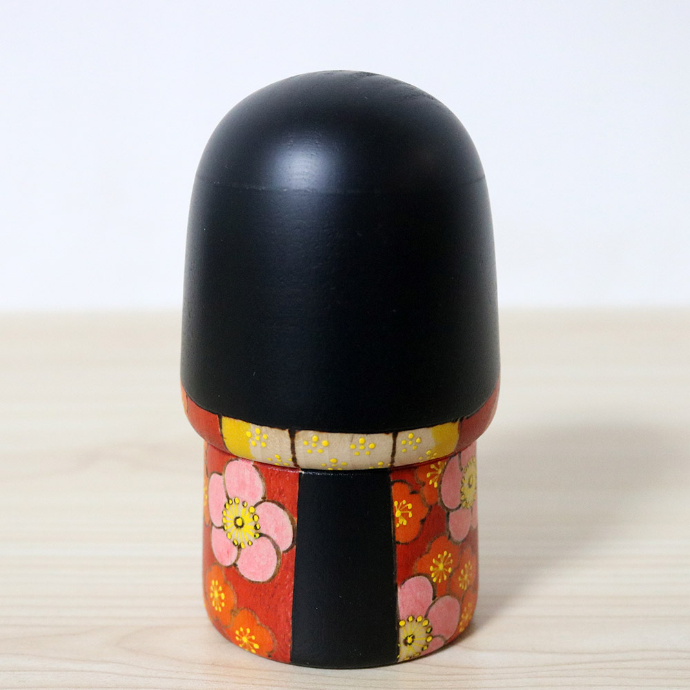 Fumio Tomidokoro Creative Kokeshi Doll Hanaemi Back