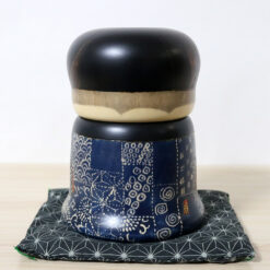 Oki Izumi Creative Kokeshi Doll Samusamu Back