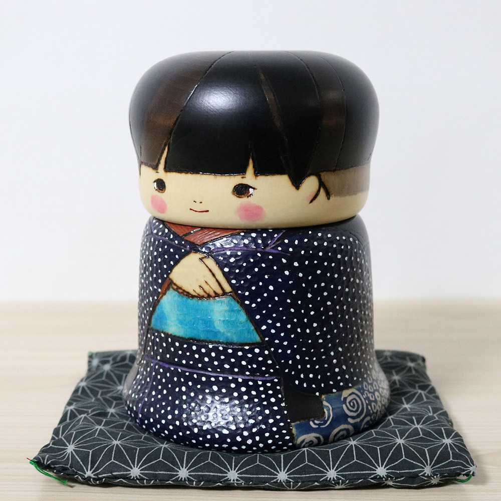 Oki Izumi Creative Kokeshi Doll Samusamu Left