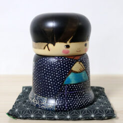 Oki Izumi Creative Kokeshi Doll Samusamu Right