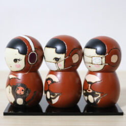 Oki Izumi Kokeshi Doll Set Three Wise Monkeys Left